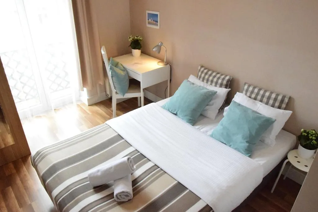 Blooms Inn - City Center Poznan By Friendly Apartments 0*,  Польша