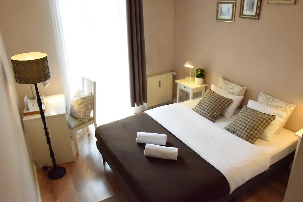 Blooms Inn - City Center Poznan By Friendly Apartments Апарт-отель
