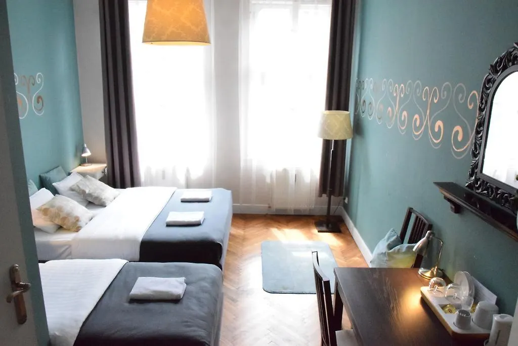 Blooms Inn - City Center Poznan By Friendly Apartments 0*,  Polonya