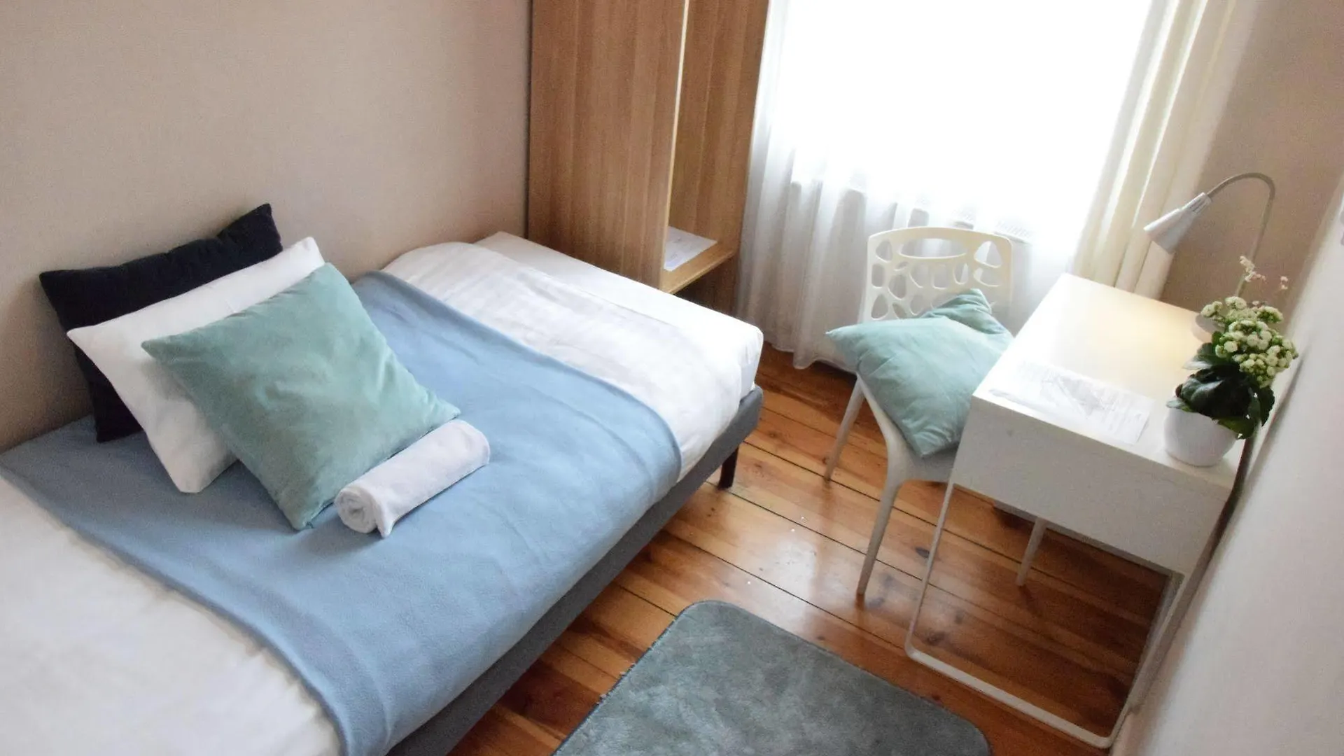 Blooms Inn - City Center Poznan By Friendly Apartments 0*,  Польша